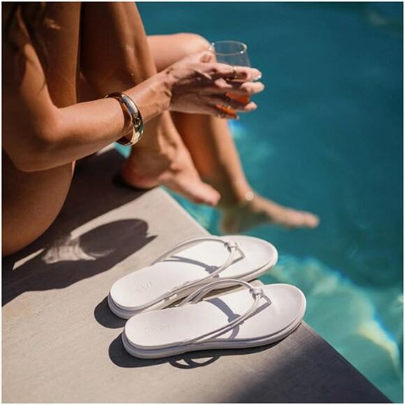 Olukai Aka Flip Flop Sandals Comfort Summer Beach Resortwear White Size 9 NWT - Picture 11 of 11